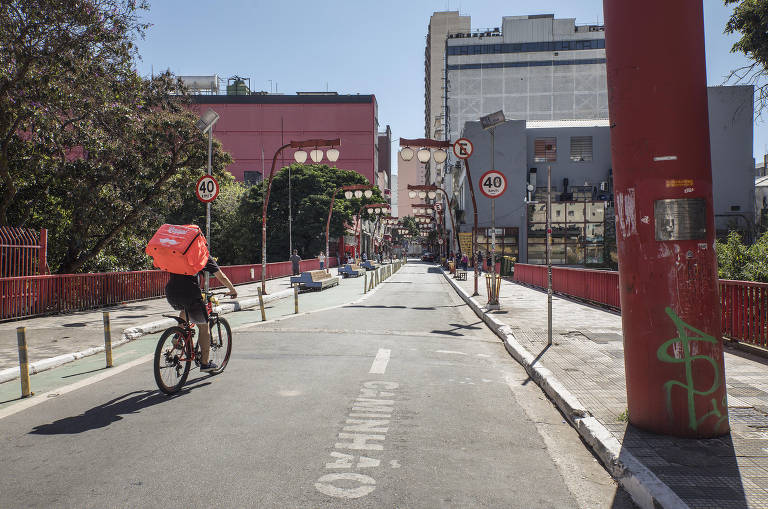 Bairro Liberdade; segundo associação comercial local, seis pontos comerciais fecharam as portas, como restaurantes e lojas de decoração