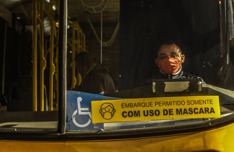 Uso obrigatório de máscaras no transporte público de São Paulo