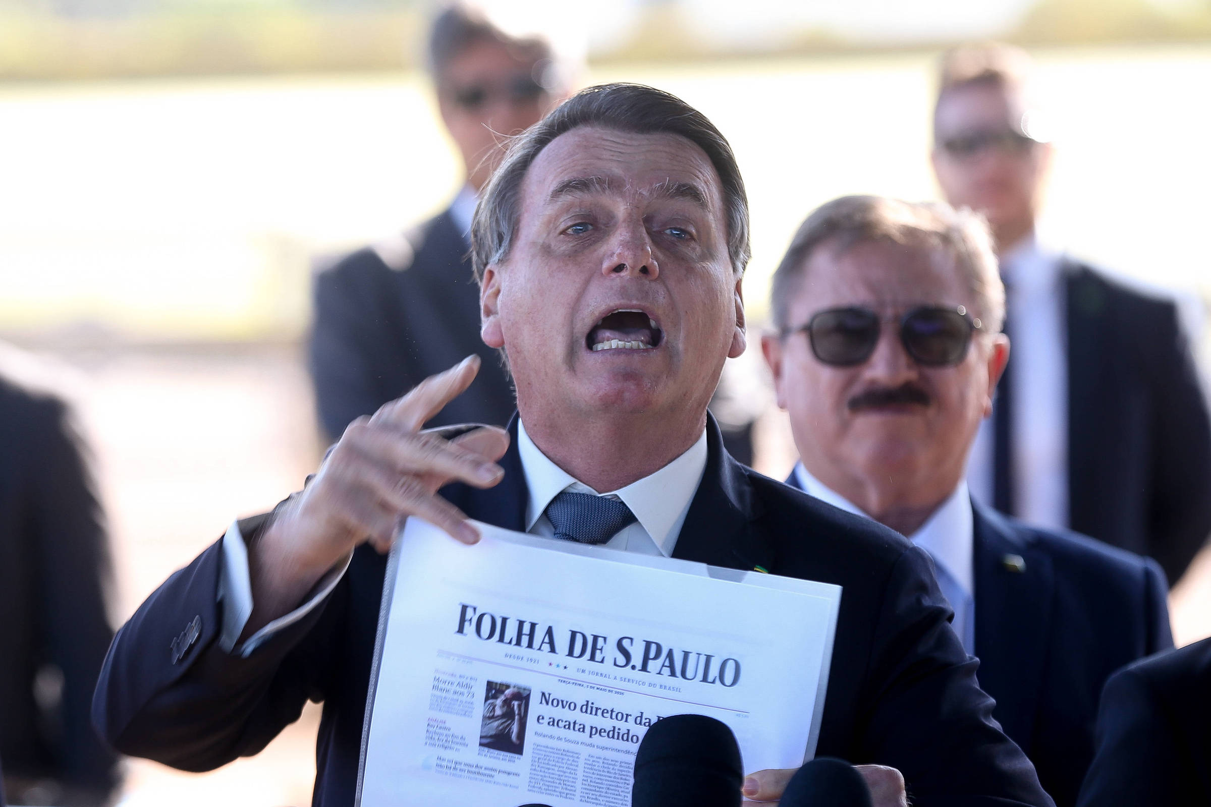 Resultado de imagem para bolsonaro e imprensa charges