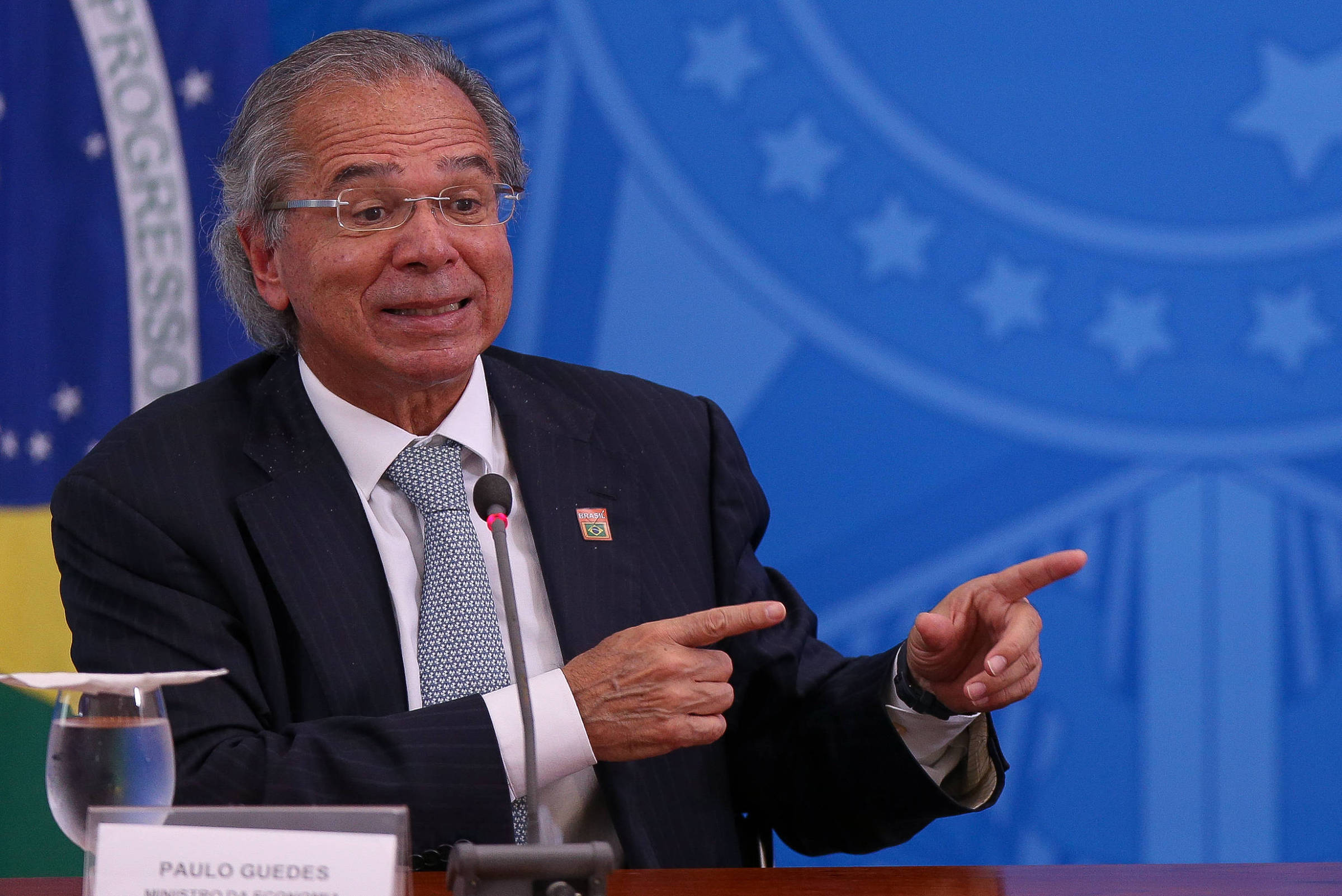 Guedes tenta convencer militares que privatizações podem atrair R$ 150 bi na retomada