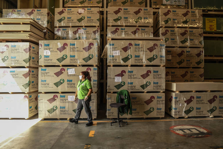 Lojas e shoppings fazendo drive-thru; Leroy Merlin adotou protocolos de higiene e segurança
