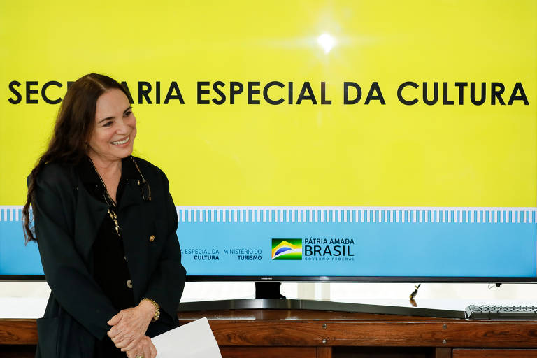 Veja fotos de reunião de Regina Duarte com Bolsonaro