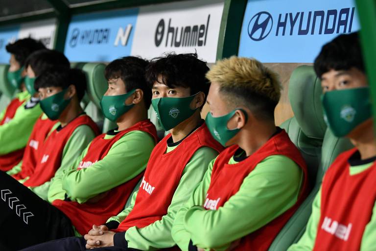 Futebol volta na Coreia do Sul