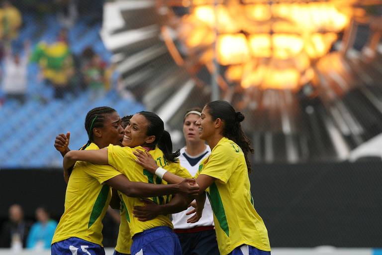 Ouro do futebol feminino no Pan e vitória de Senna no Brasil são destaques da TV