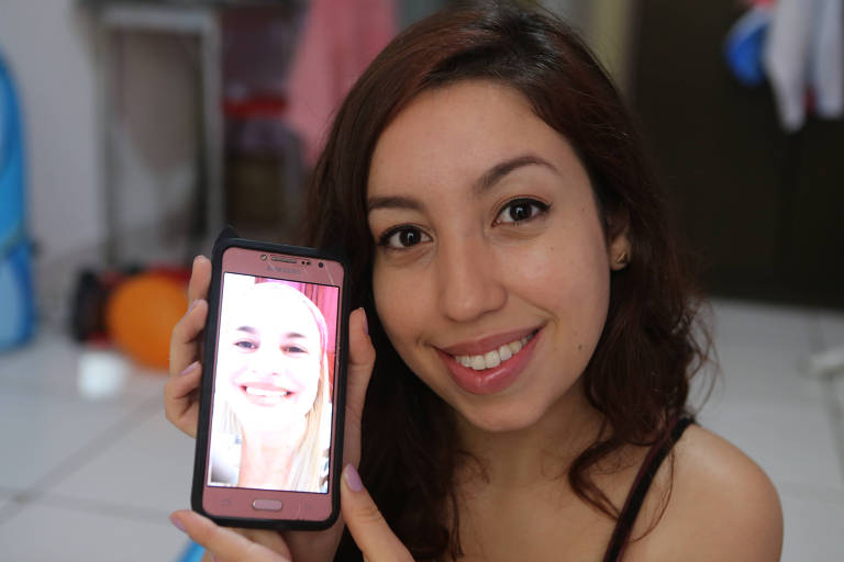 A recepcionista Isabelle Trevizan, 26 anos, vai comemorar pela primeira vez em anos a data longe da mãe dela, Daniela, que esta na Argentina