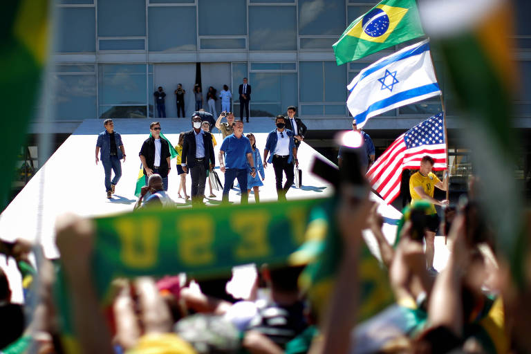 Bandeira de Israel em meio a protesto antidemocrático com participação do presidente Jair Bolsonaro, em Brasília