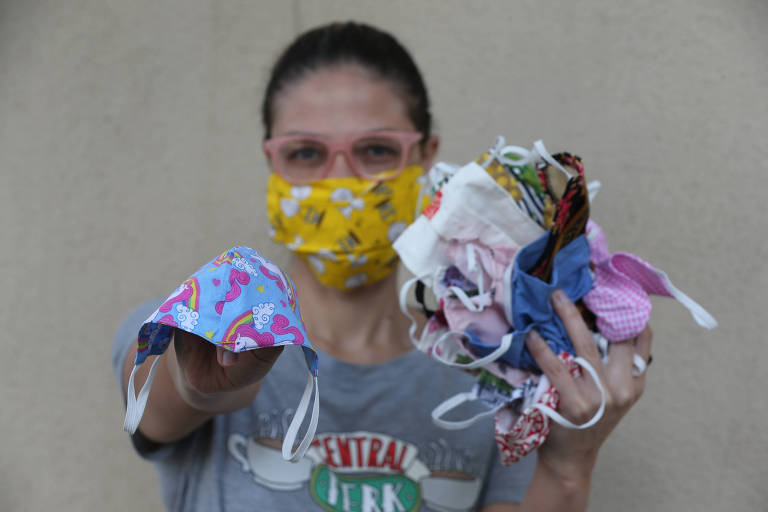 Daniela Cristina de Souza Borges, tem mais de 20 mascaras de pano