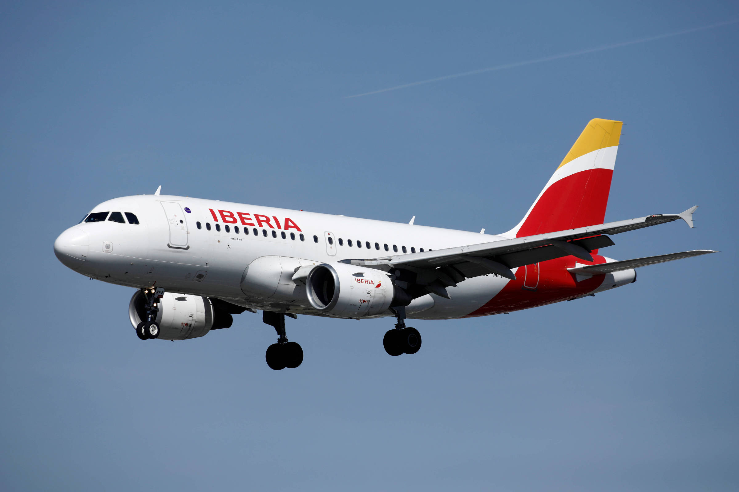 Iberia aumenta em 25% oferta de assentos para o Brasil em 2026 com novas rotas para PE e CE