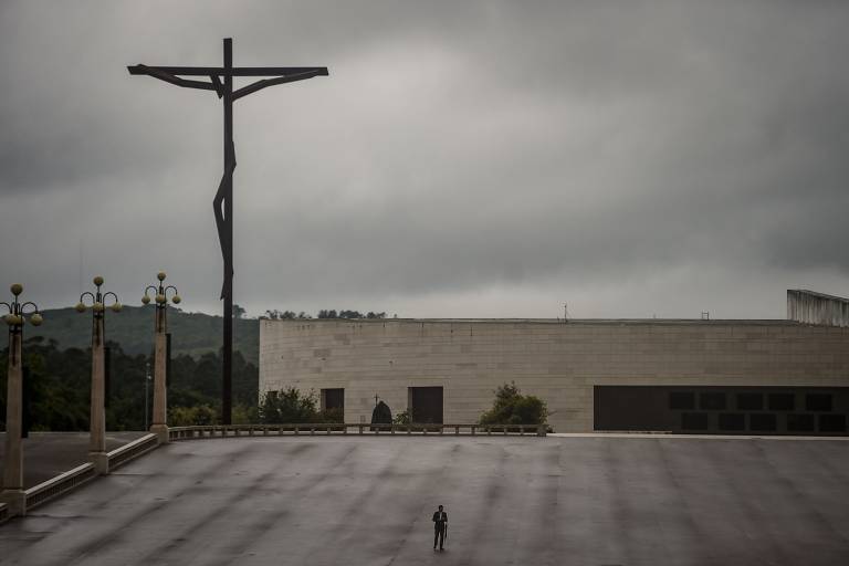 Santuário de Fátima celebra vazio seus 103 anos; veja fotos de hoje