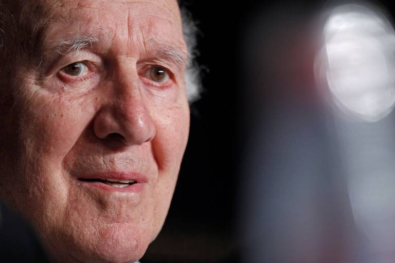 Ator Michel Piccoli no tapete vermelho da 64ª edição do Festival de Cannes, em 2011 