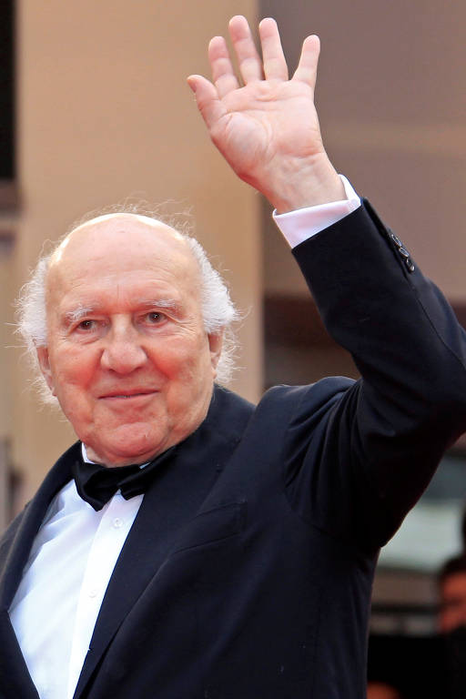Ator Michel Piccoli no tapete vermelho da 64ª edição do Festival de Cannes, em 2011 