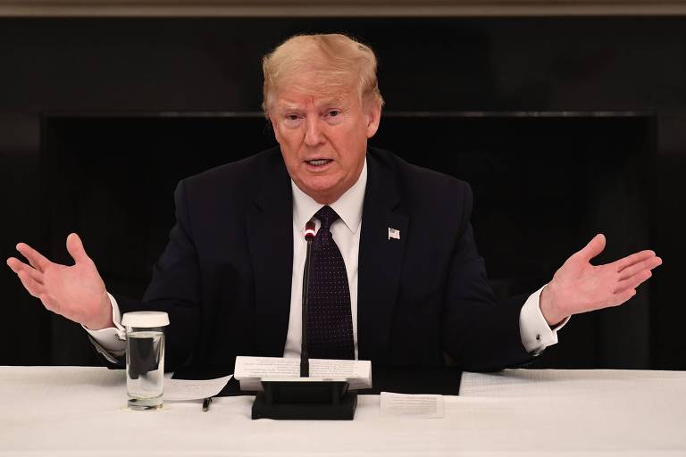 Trump conversa com executivos de restaurantes na Casa Branca, na segunda (18)