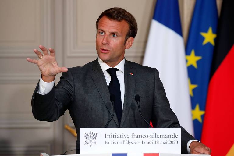 O presidente francês, Emmanuel Macron, concede entrevista coletiva em Paris na segunda (18) 