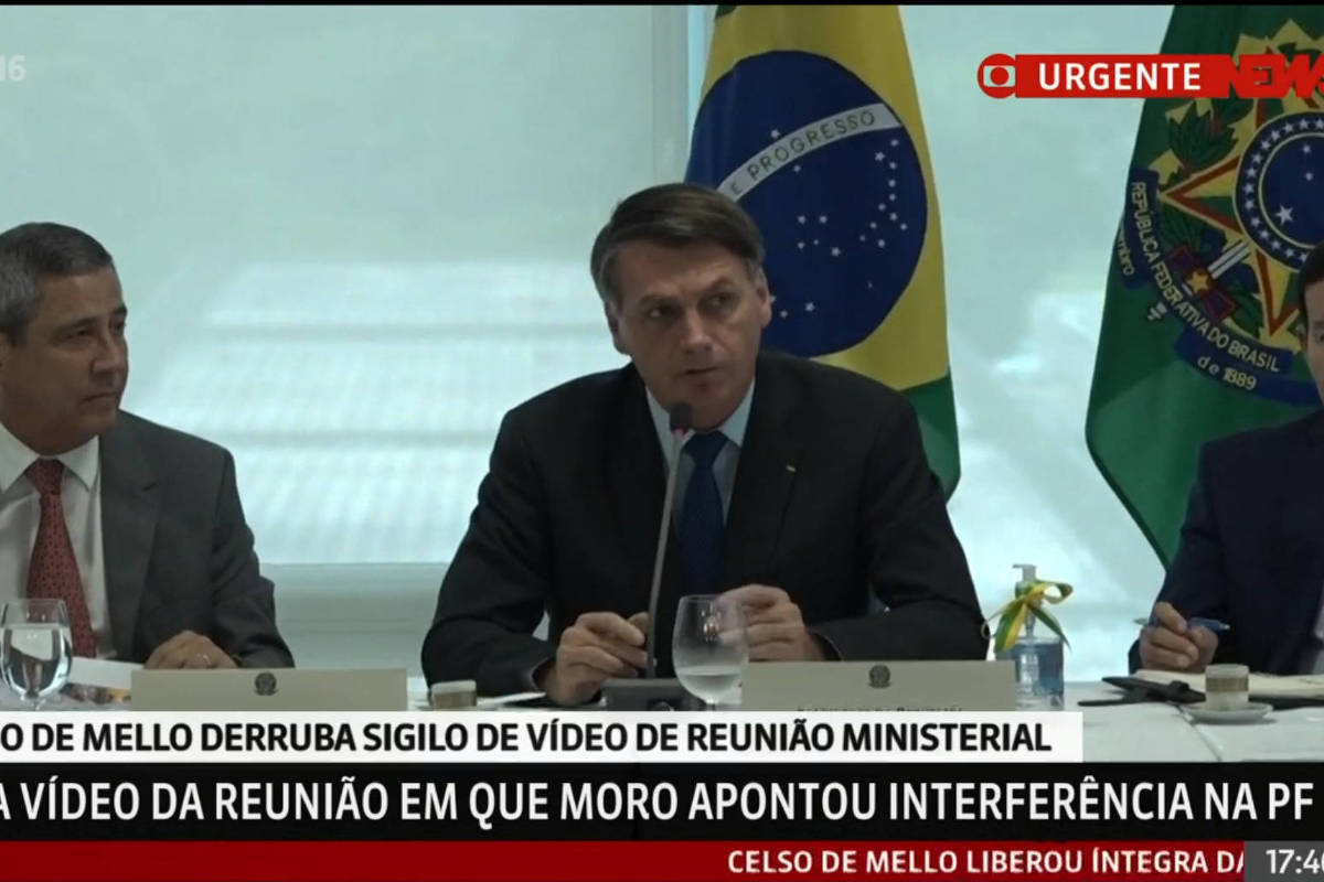 Em reunião, Bolsonaro chama Folha de 'bosta' e diz que demitirá quem for elogiado pelo jornal