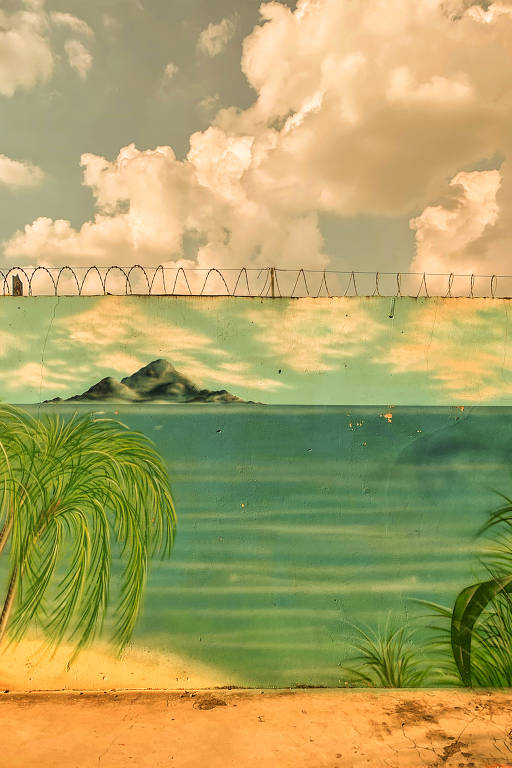  Pintura em muro no bairro de Itaim Paulista,  zona leste de São Paulo