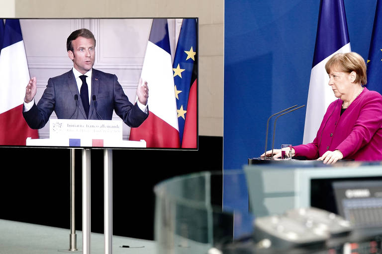 O presidente francês, Emmanuel Macron, e a chanceler alemã, Angela Merkel, durante videoconferência