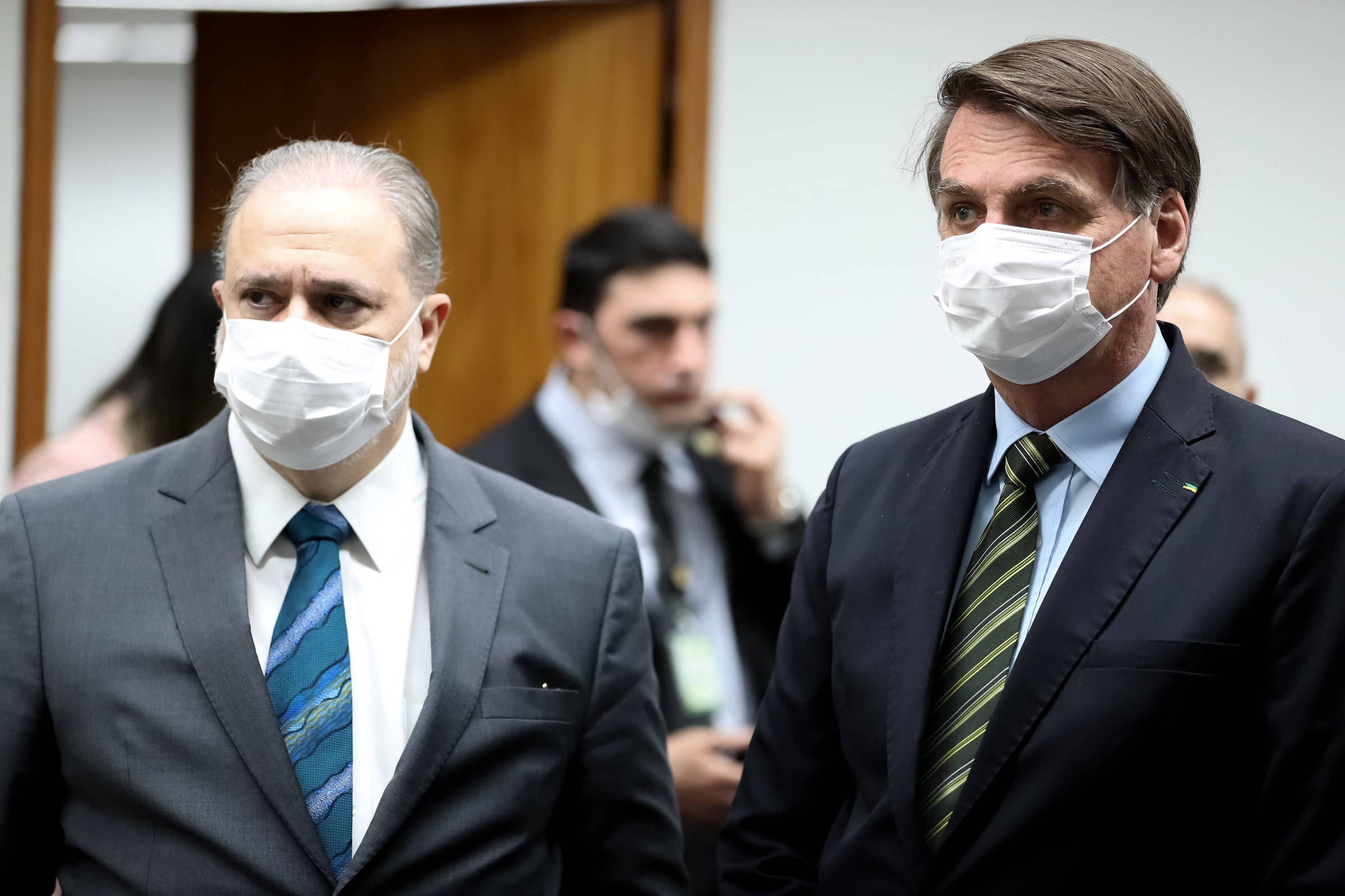 Visita surpresa de Bolsonaro a Aras é vista no STF como novo ato de pressão do presidente