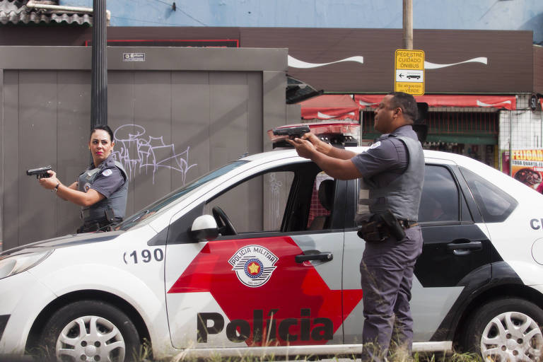 Policiais militares durante ação na avenida Rio Branco, no centro de São Paulo

