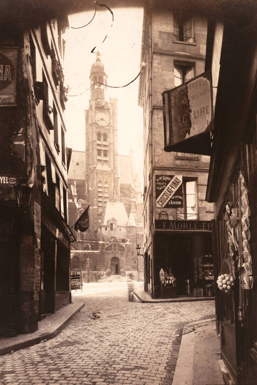 Igreja de Saint-Étienne-du-Mont, ao fundo, em 1898