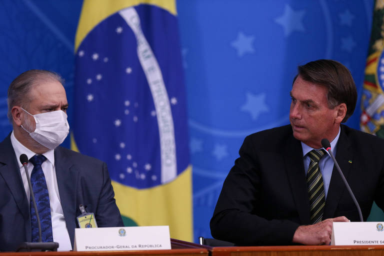O presidente Jair Bolsonaro participa de pronunciamento ao lado do procurador-geral da República, Augusto Aras, no Palácio do Planalto