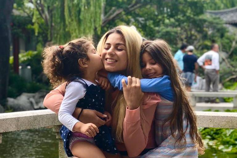 Camila Velasco Oliveira, 28, que mora com as filhas em Sydney, na Austrália.