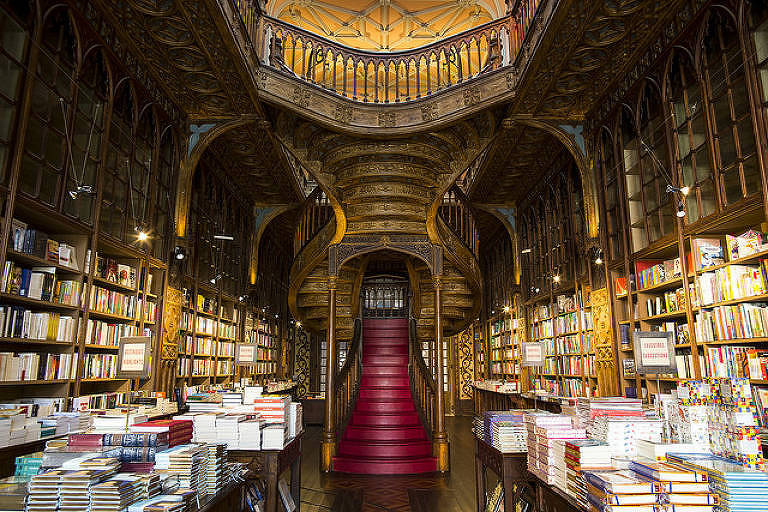 Livraria Lello, no Porto, costuma figurar nas listas de mais bonitas do mundo