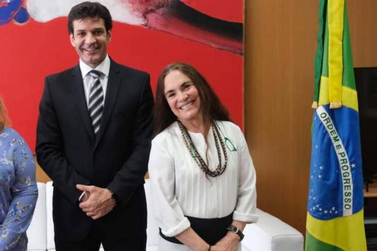 O ministro do Turismo, Marcelo Álvaro Antônio, e a atriz Regina Duarte