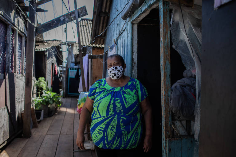 Maior favela de palafitas do Brasil enfrenta pandemia, fogo e água