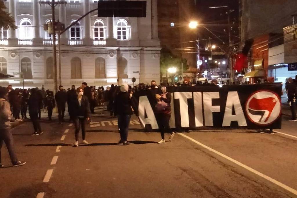 Bolsonaro quer utilizar antifas como bode expiatório para endurecer o regime