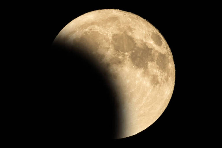 Veja as previsões para o eclipse lunar desta sexta