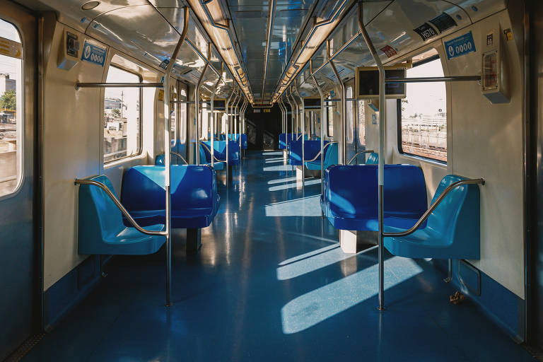 Vagão vazio do Metro linha vermelha, em Itaquera, zona leste da cidade