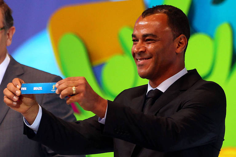 Cafu durante sorteio das chaves da Copa do Mundo de 2014, disputada no Brasil
