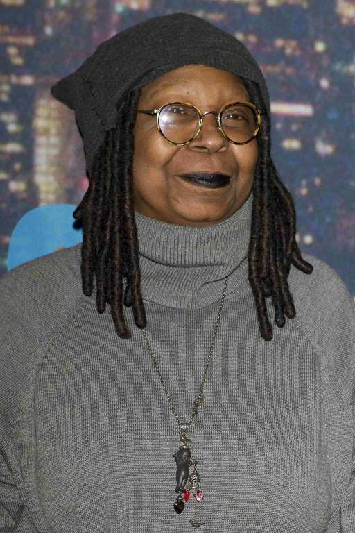 A atriz Whoopi Goldberg chega para o 40º aniversário do Saturday Night Live (SNL) transmitido no bairro de Manhattan em Nova York