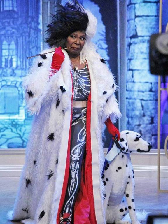 Whoopi Goldberg fantasiada de Cruella de Vil