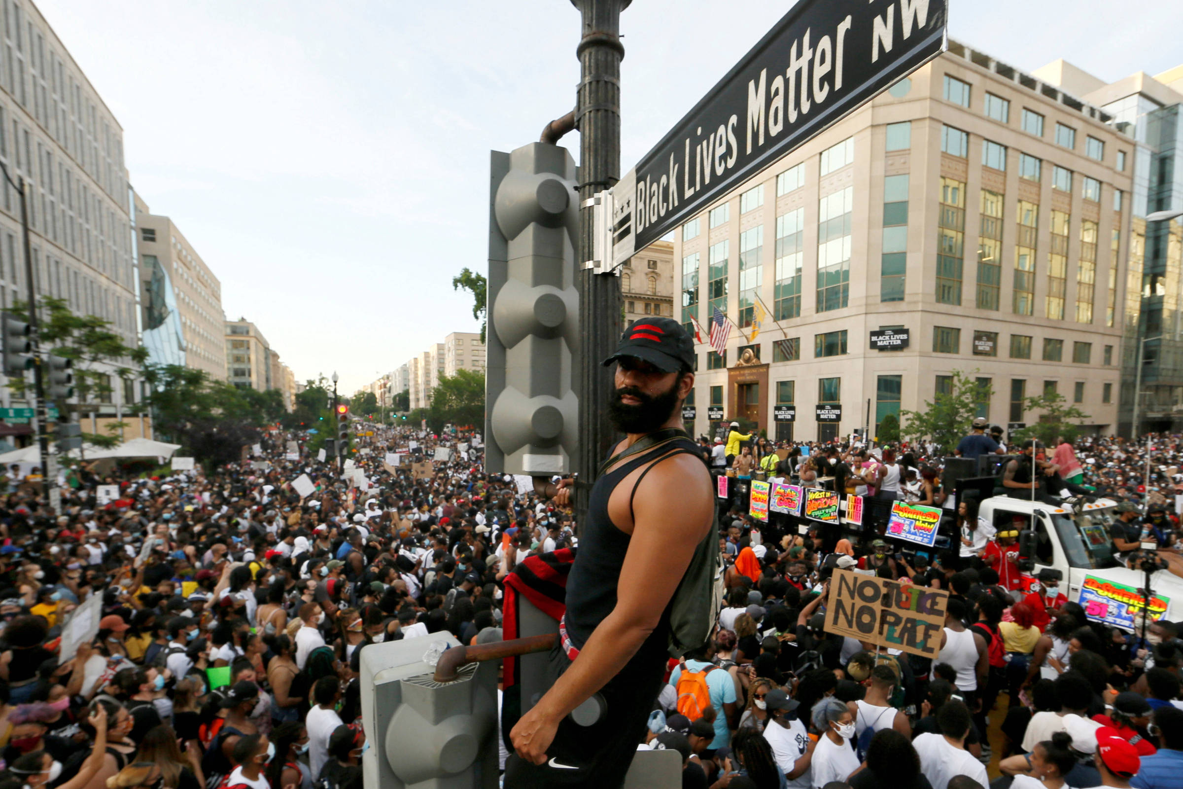 Черные в америке. Протесты блм в США. Америка Black Lives matter. Black Lives matter протесты.