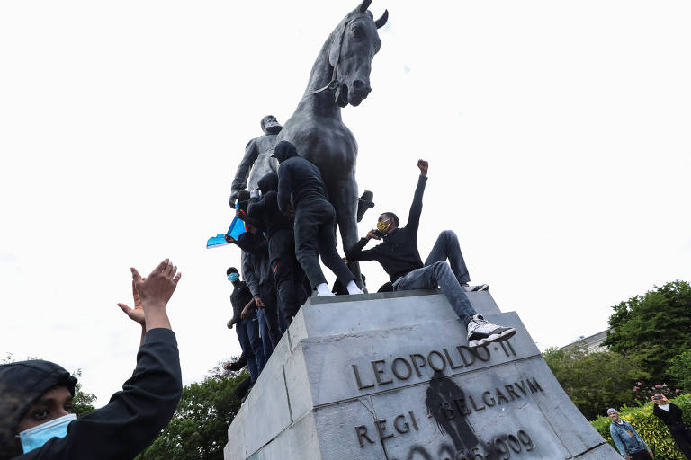 Manifestantes antirracismo atacam estátua do rei belga Leopoldo 2˚, no domingo