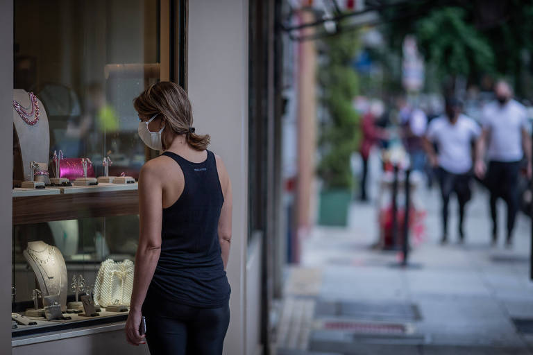 Marcas de luxo da rua Oscar Freire puderam reabrir suas lojas nesta quarta-feira (10). 