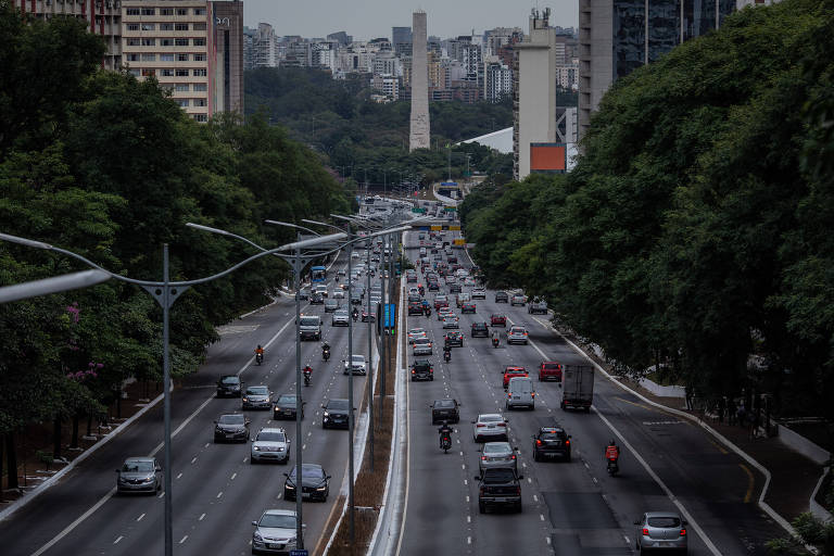 Trânsito intenso na avenida 23 de Maio, em São Paulo