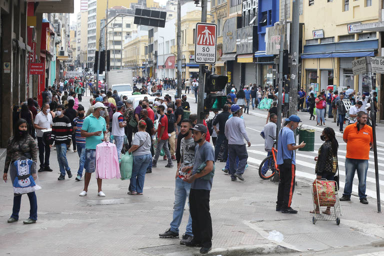 Movimentação na rua 25 de Março, na região central de SP