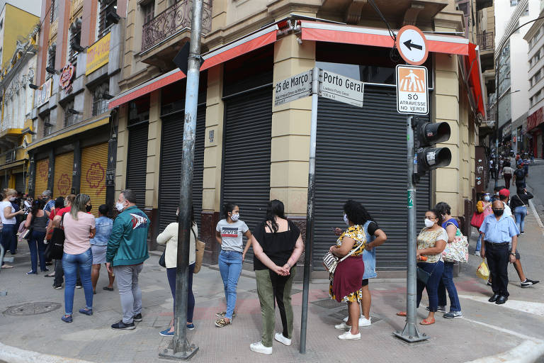 Movimentação na rua 25 de Março, na região central de SP