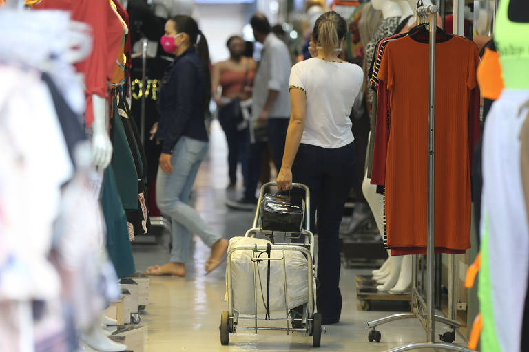 Shoppings do Brás tem filas e movimento fraco em dia de reabertura, Empresas