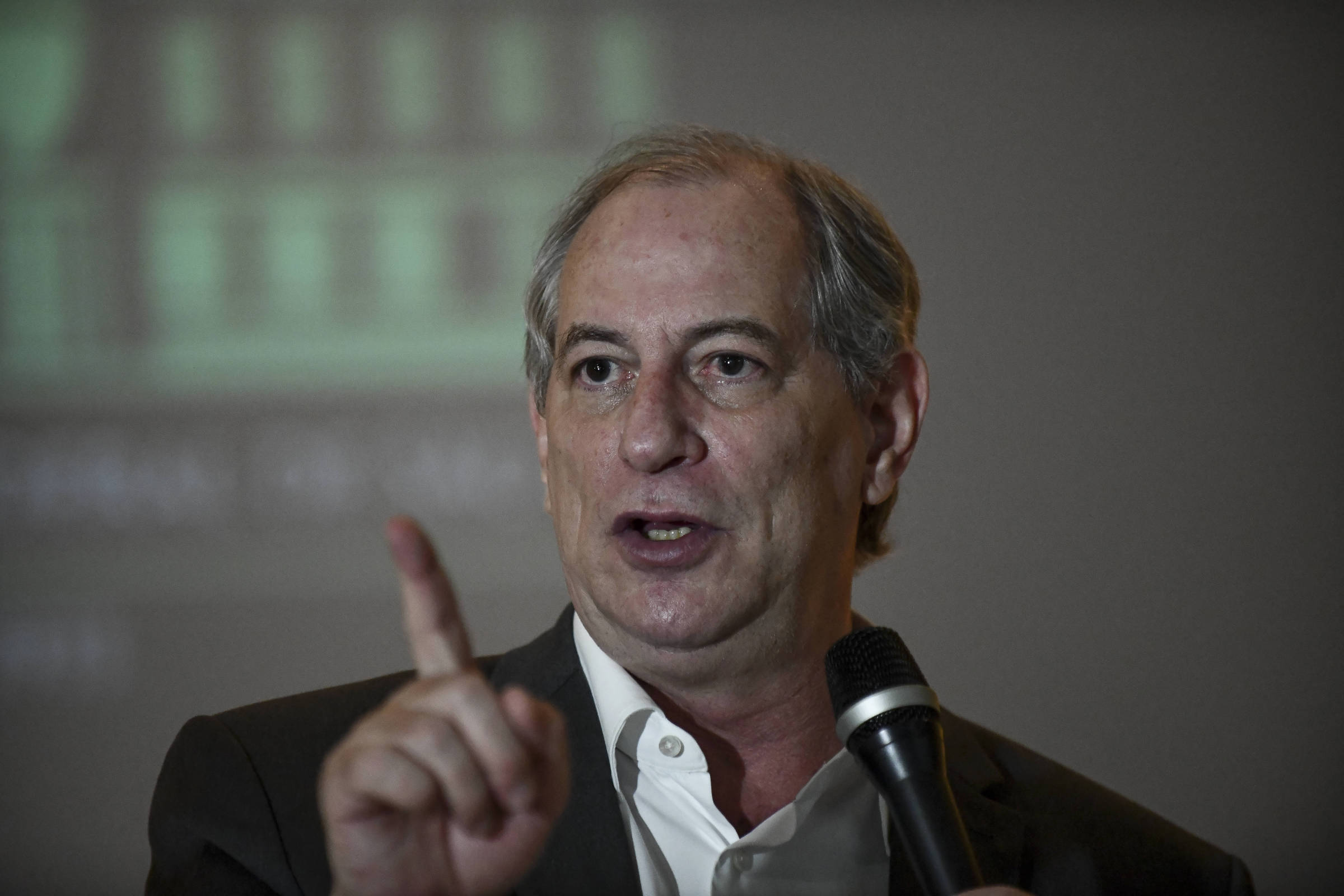 Ciro muda programa busca direita e promete ser menos professor e