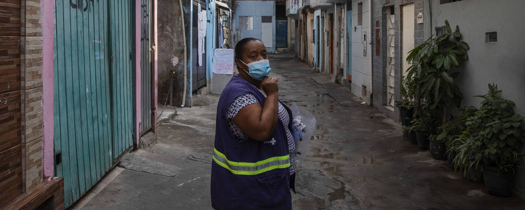 A agente de saúde Rosangela Corrêa na comunidade do Miolo, onde mora e trabalha