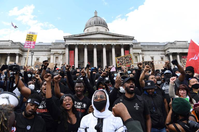 Manifestantes na Trafalgar Sqaure
