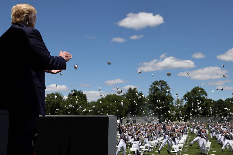 Trump discursa em formatura militar, no dia 13