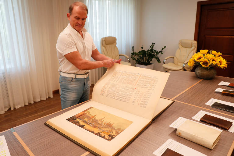 Medvedchuk diz ter fragmento da Bíblia de Gutenberg em sua coleção
