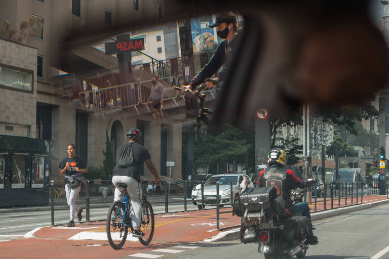 Movimentação perto do Masp, na avenida Paulista.