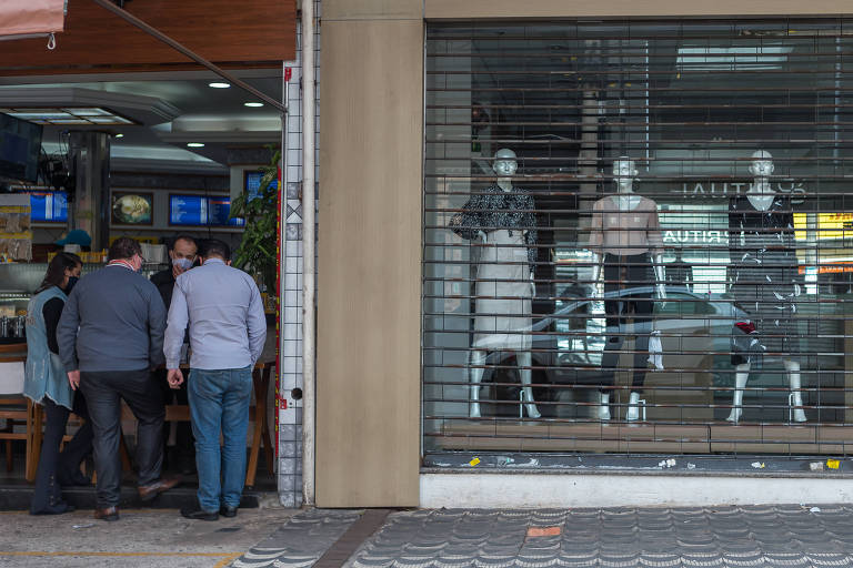 Comércios no entorno da avenida Paulista.