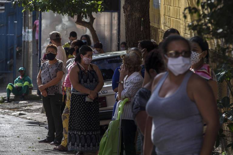 Associação distribui cestas, marmitas e máscaras para quem precisa. 