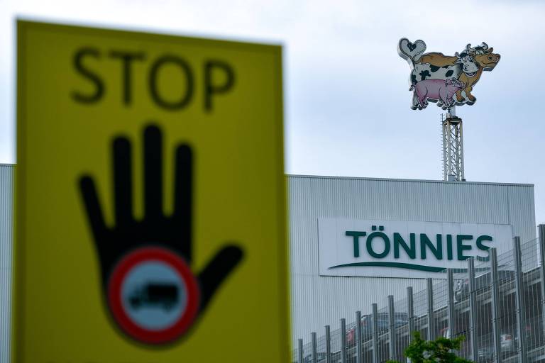 Sede da empresa Toennies, que parou a produção em Rheda-Wiedenbrueck, na Alemanha, após 400 funcionários contraírem coronavírus